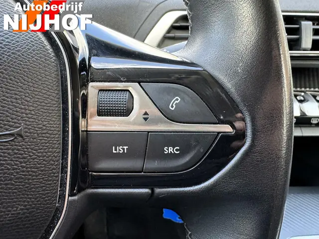 Peugeot 3008 1.2 PureTech Allure 2019 Benzine 19