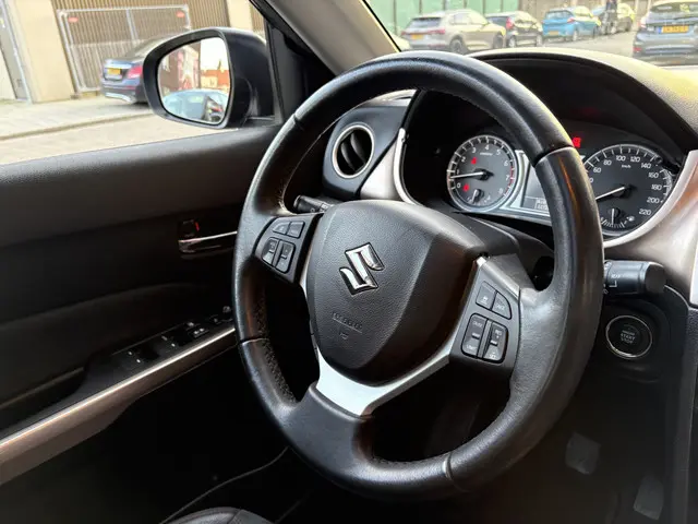 Suzuki Vitara 1.6 High Executive Allgrip 2017 Benzine 14