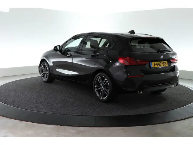 BMW 1 Serie 118i Executive Edition 2020 Benzine 13