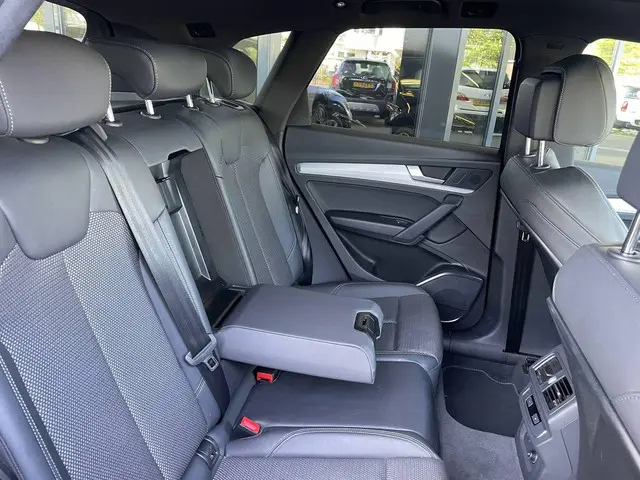 Audi Q5 40 TFSI S edition 2023 Benzine 8