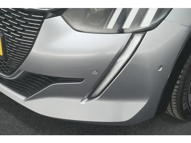 Peugeot 208 PureTech 131 EAT8 GT 2023 Benzine 18