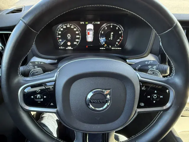 Volvo V60 2.0 T4 R-Design 2019 Benzine 26