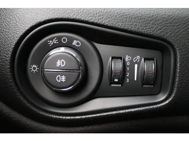 Jeep Renegade 1.6 E-Torq Longitude 2015 Benzine 29
