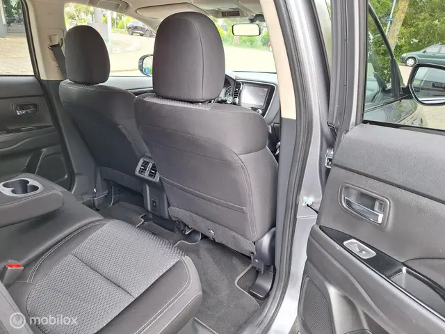 Mitsubishi Outlander 2.4 PHEV PURE 2020 Hybride Benzine 12