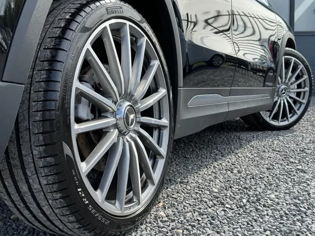 Mercedes-Benz GLA AMG 35 4MATIC 2021 Benzine 34
