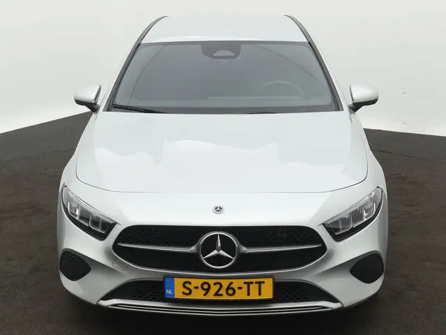 Mercedes-Benz A-Klasse 180 Business Line 2023 Benzine 27