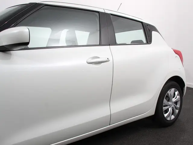Suzuki Swift 1.2 Hybrid Club 2021 Benzine 27