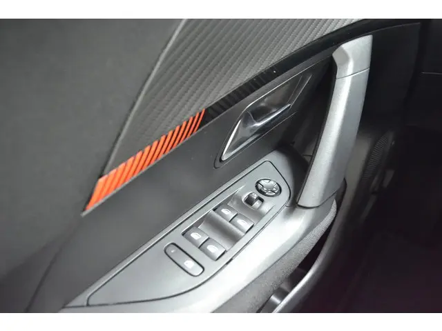 Peugeot 2008 1.2 Puretech 130pk Active 2020 Benzine 24