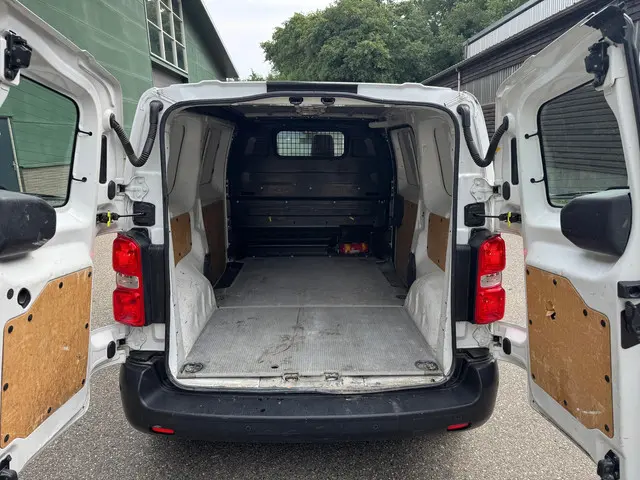 Toyota ProAce Worker 1.6 D-4D Navigator L2 2019 Diesel 8