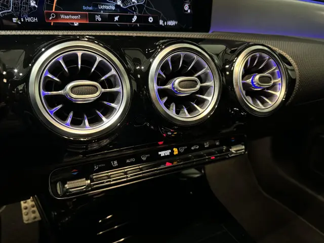 Mercedes-Benz A-Klasse 250 e AMG 2020 Hybride Benzine 15