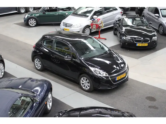 Peugeot 208 1.2 PureTech Active 2017 Benzine 23