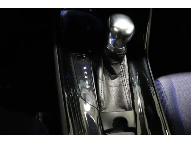 Toyota C-HR 1.8 Hybrid Bi-Tone, 2017 Hybride Benzine 28