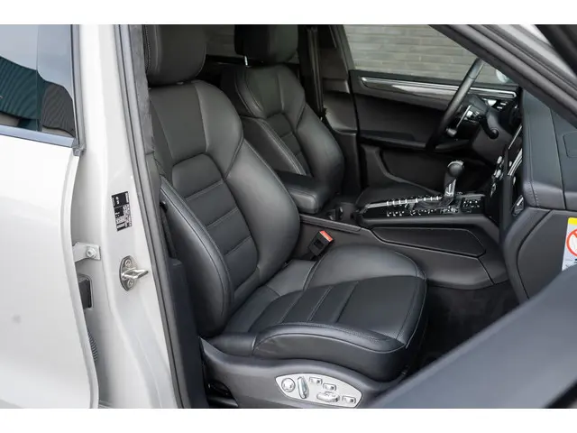 Porsche Macan Turbo 2020 Benzine 13