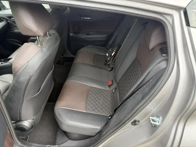 Toyota C-HR 1.8 Hybrid Bi-Tone 2018 Hybride Benzine 6