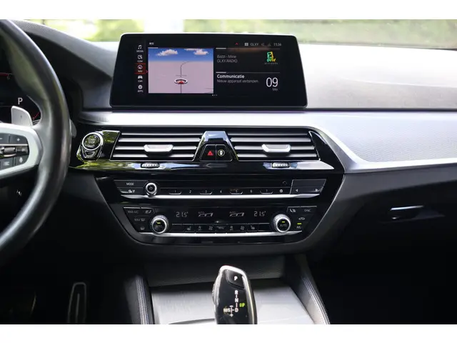 BMW 5 Serie Touring 530i High Executive 2020 Benzine 19