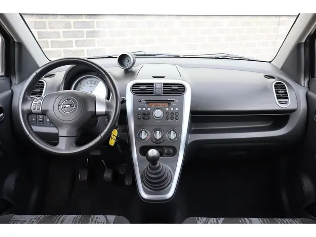 Opel Agila 1.0 Edition 2013 Benzine 11