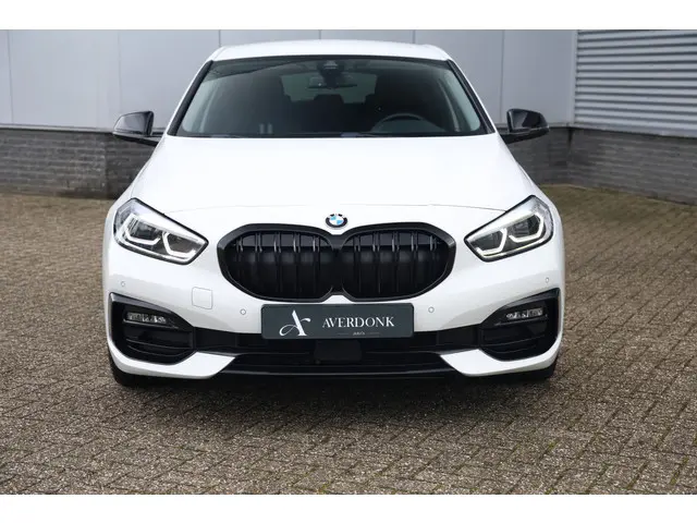 BMW 1 Serie 118i Executive Sportline Aut. 2021 Benzine 15