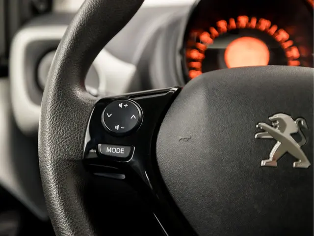 Peugeot 108 1.0 e-VTi Sport 2018 Benzine 17