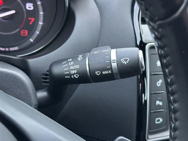 Jaguar XE 2.0 Portfolio 2015 Benzine 42