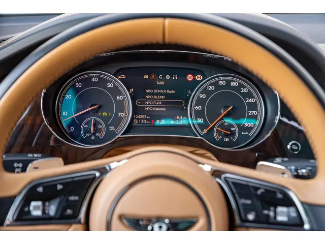 Bentley Bentayga 6.0 W12 black on black 2016 Benzine 23