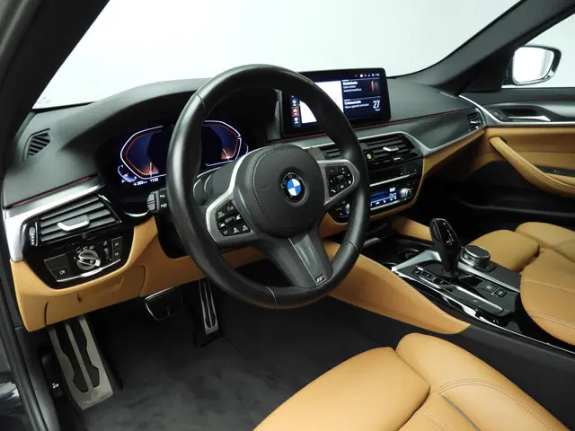 BMW 5 Serie Touring 540i xDrive 2023 Benzine 6