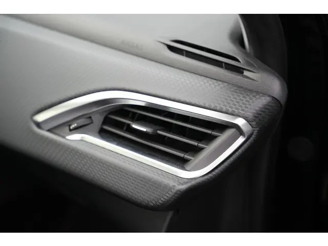 Peugeot 2008 1.2 PureTech GT-line 2018 Benzine 23