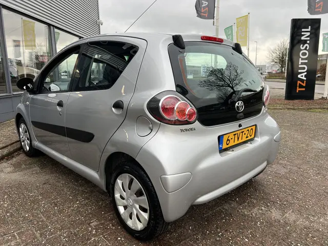 Toyota Aygo 1.0 VVT-i Now 2014 Benzine 20