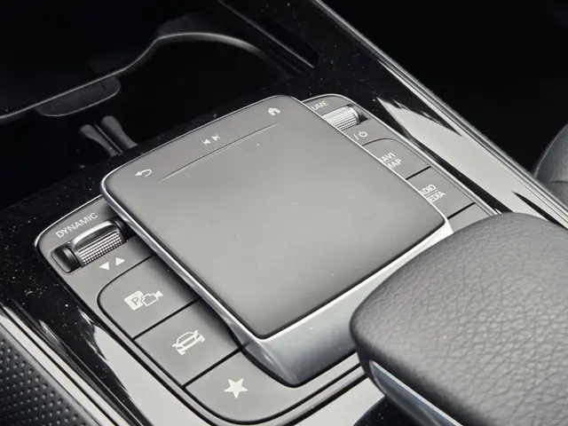 Mercedes-Benz GLB 180 Business Line 2023 Benzine 13