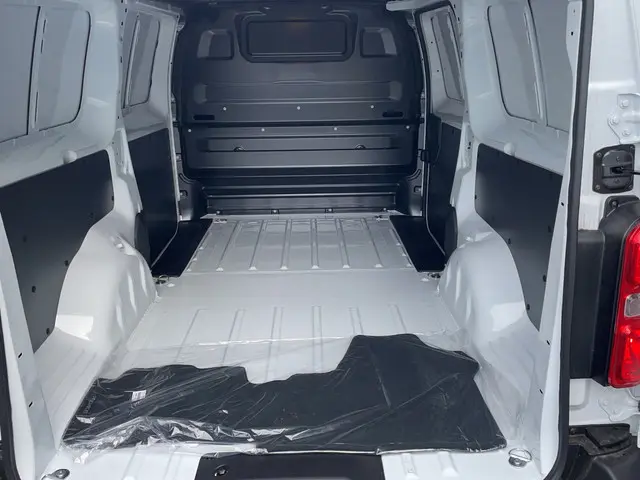 Toyota ProAce Worker 2.0 D-4D Live Long 2023 Diesel 18