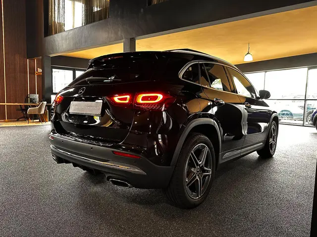 Mercedes-Benz GLA 250 e AMG Line 2023 Hybride Benzine 4