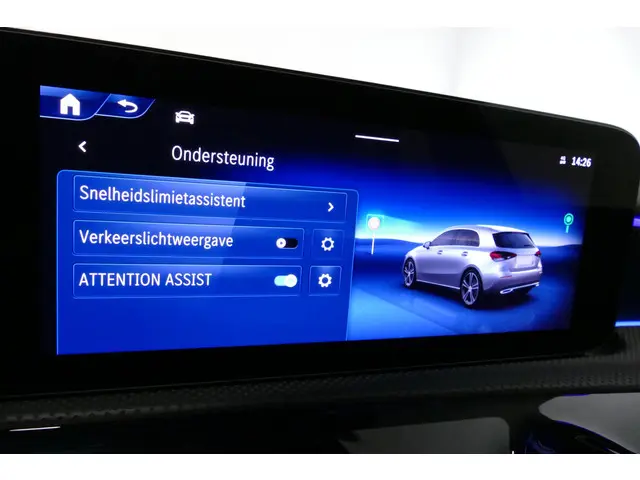 Mercedes-Benz A-Klasse 200 AMG Line 2023 Benzine 35