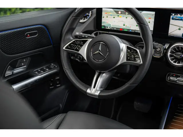 Mercedes-Benz GLA 250 e 2024 Hybride Benzine 11