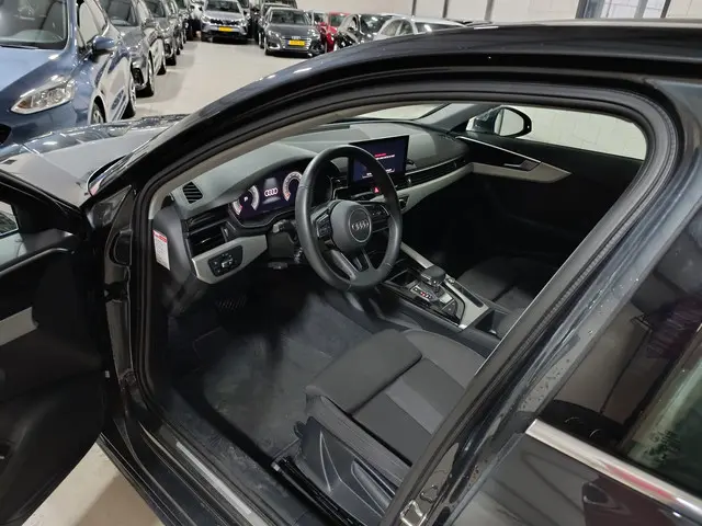 Audi A4 Limousine 35 TFSI Advanced Edition 2023 Benzine 3