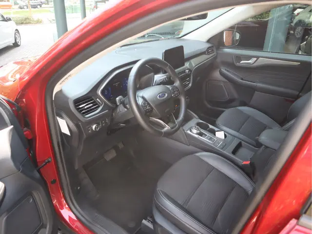 Ford Kuga 2.5 PHEV Titanium X 2022 Hybride Benzine 15