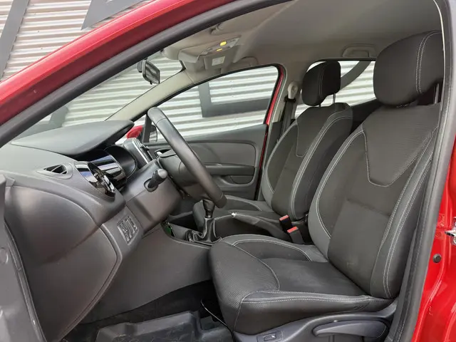 Renault Clio 0.9 TCe Limited 2018 Benzine 8