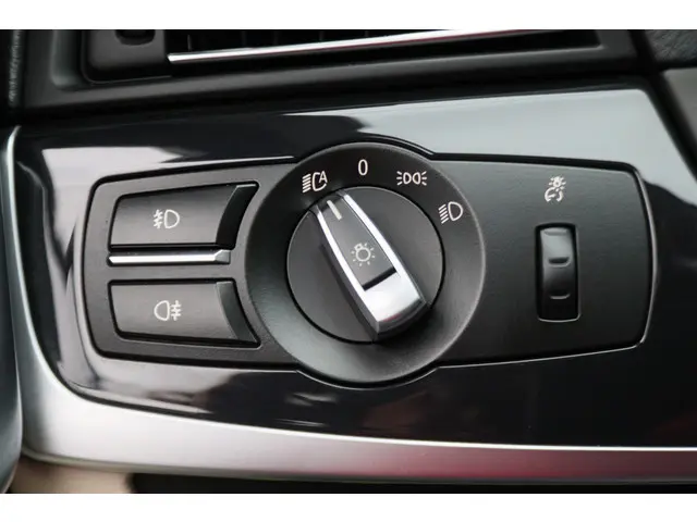 BMW 5 Serie Touring 535i Luxury Edition 2016 Benzine 36