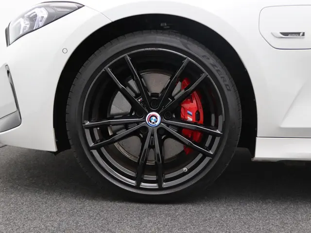 BMW 3 Serie Sedan 330e 2023 Hybride Benzine 8