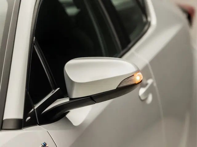 Toyota C-HR 1.8 Hybrid Sport 2018 Hybride Benzine 34