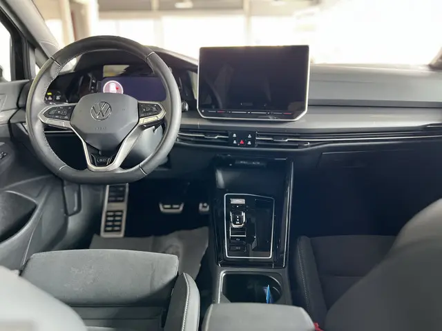 Volkswagen Golf 1.5 eTSI Edition 50 2024 Hybride Benzine 8
