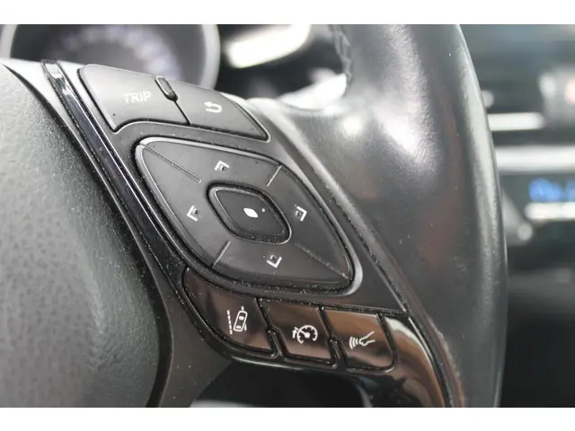 Toyota C-HR 1.8 Hybrid Adventure 2018 Hybride Benzine 18