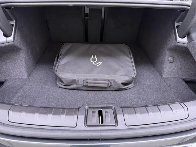 Porsche Taycan Performance 84 kWh 2024 Elektrisch 11