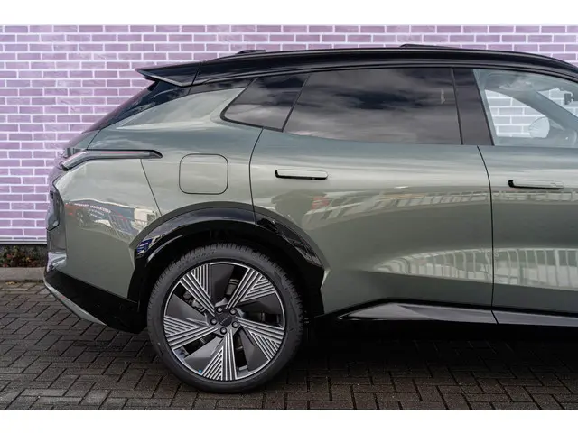 Lynk & Co 08 1.5 More 2025 Hybride Benzine 18