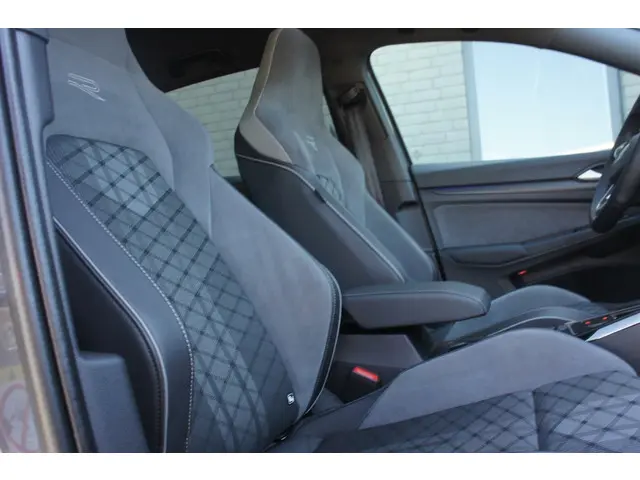 Volkswagen Golf 1.5 eTSI R-Line 2023 Benzine 20