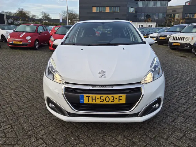 Peugeot 208 1.2 PureTech/NAVI/APPLE CARPLAY 2018 Benzine 3