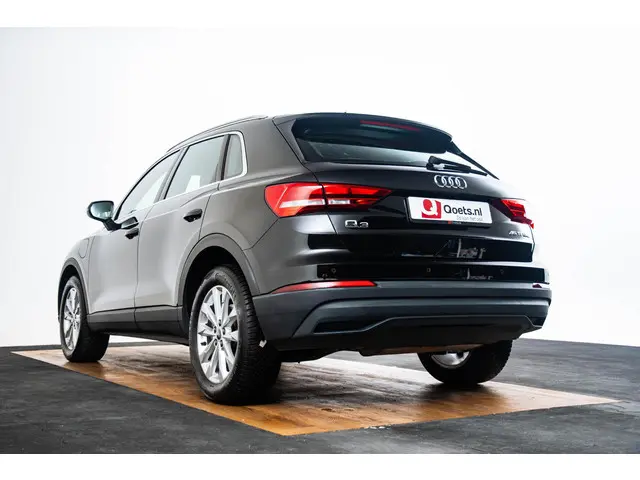 Audi Q3 45 TFSI e S edition 2022 Hybride Benzine 13