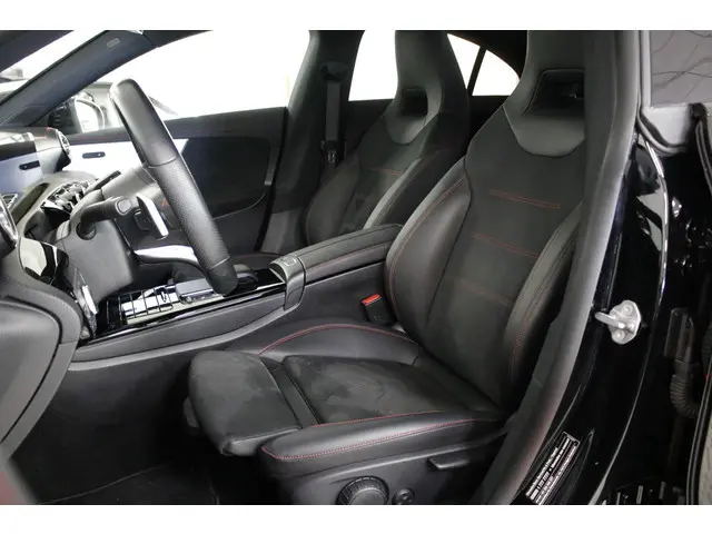 Mercedes-Benz CLA 180 Business Solution AMG 2020 Benzine 6