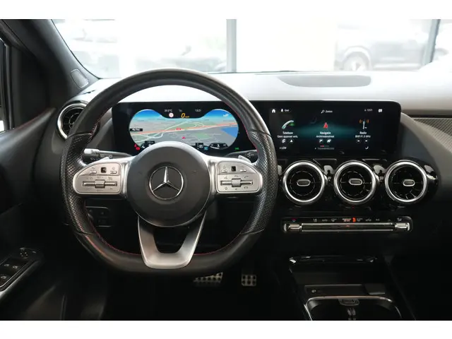 Mercedes-Benz B-Klasse 200 AMG 2019 Benzine 15