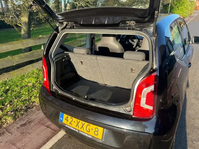 Volkswagen up! 1.0 move up! BlueMotion Airco 2012 Benzine 7