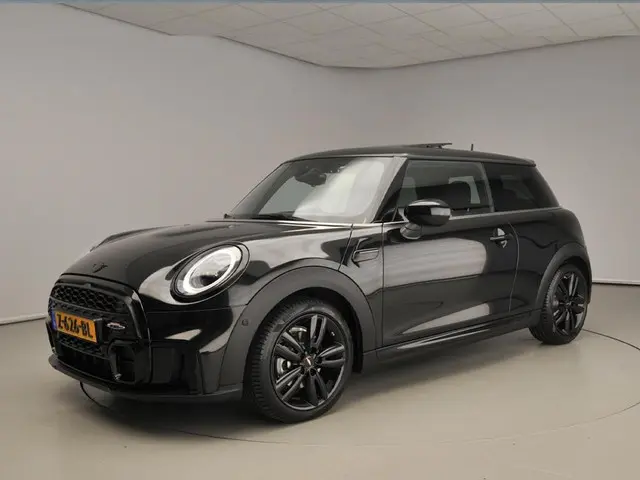 MINI 3-Deurs Cooper Rockingham GT 2024 Benzine 37