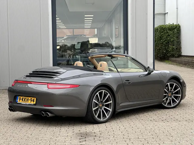 Porsche 911 Cabrio 3.4 Carrera 4 2013 Benzine 40